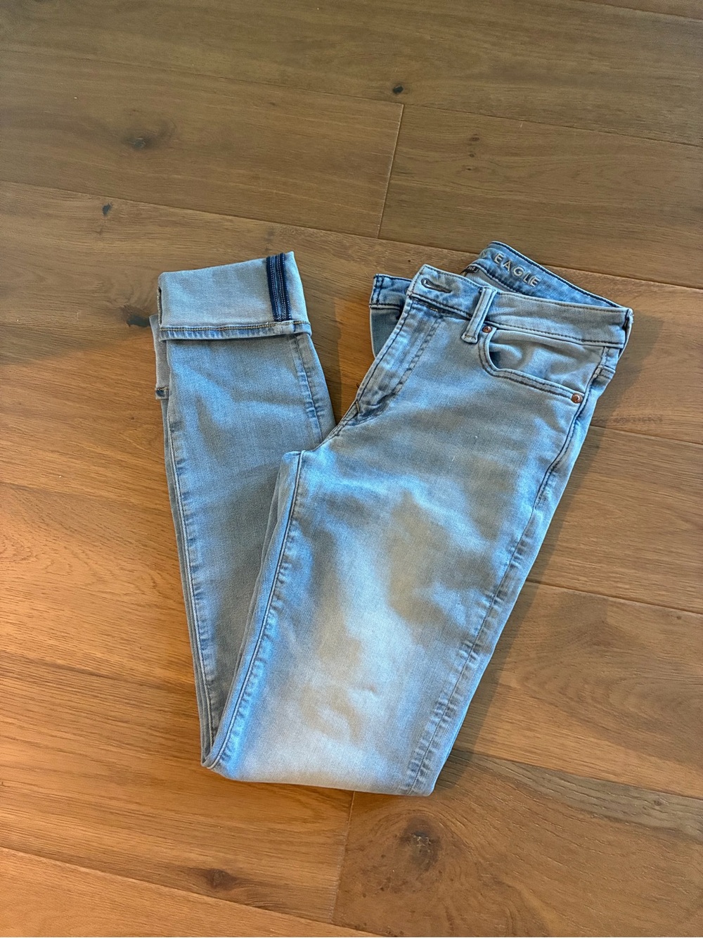 American Eagle Outfitters Light Blue Denim Jeans (30 Long)